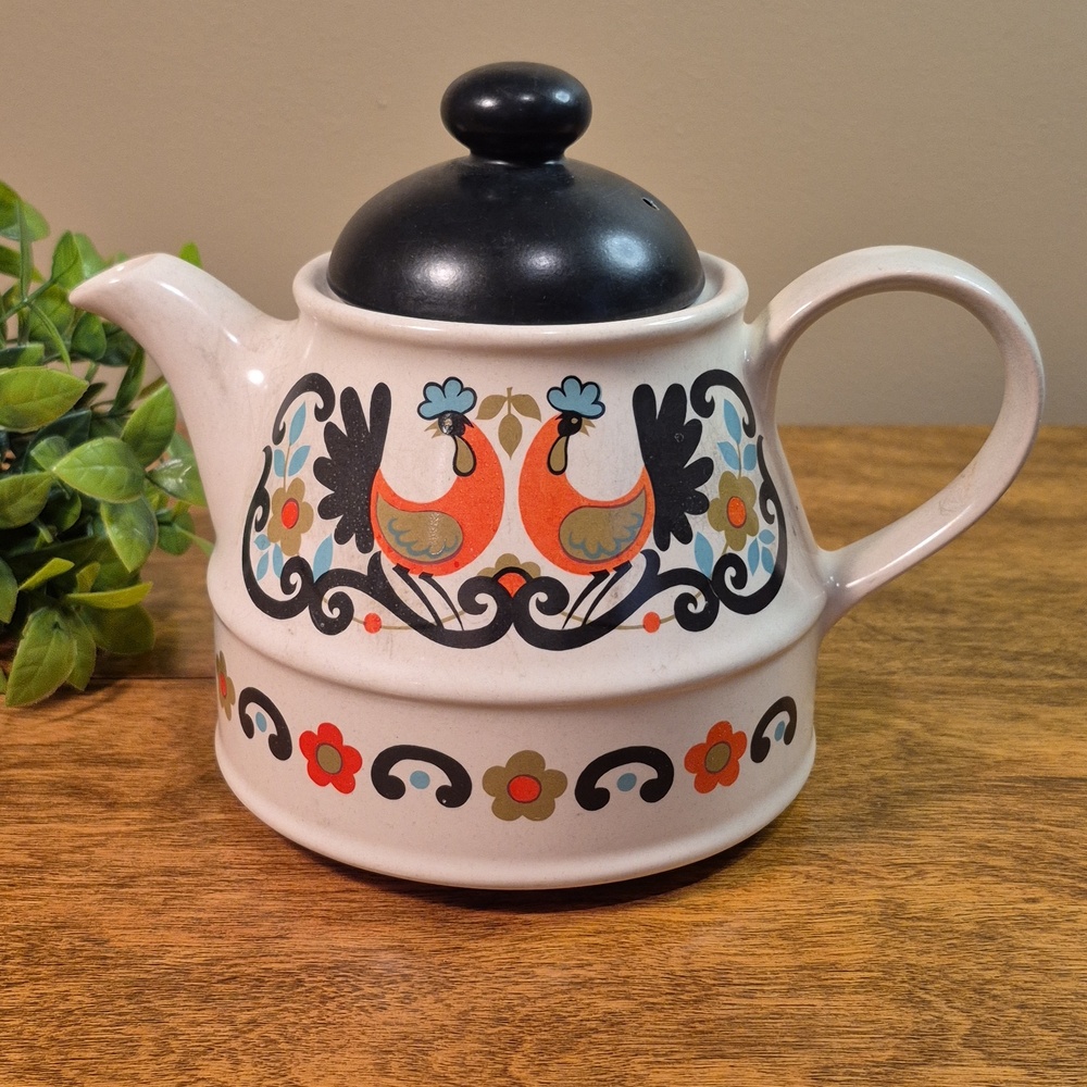 SADLER Vintage Ceramic Teapot with Folk Pattern Floral Rooster Design